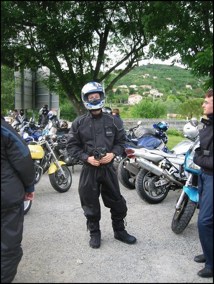 Biniou en pleine pose... on dirait presque un motard ;-)