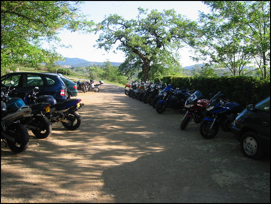 Le calme du dimanche matin dans le parking