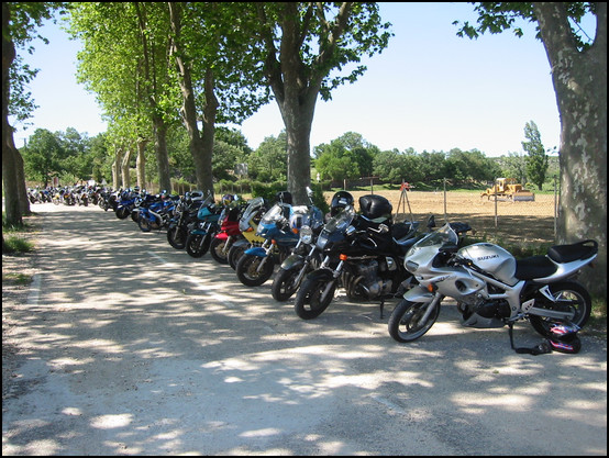 Une belle brochette de motos