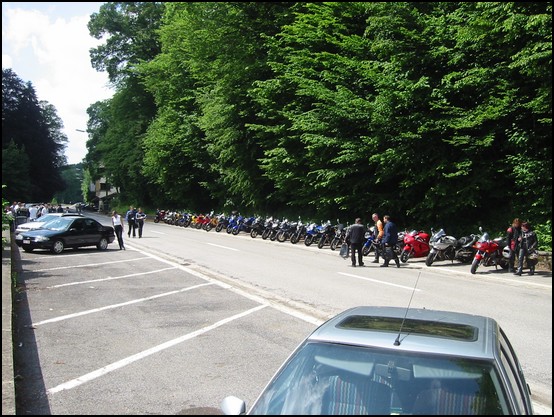 L'alignement de motos � Orval samedi midi