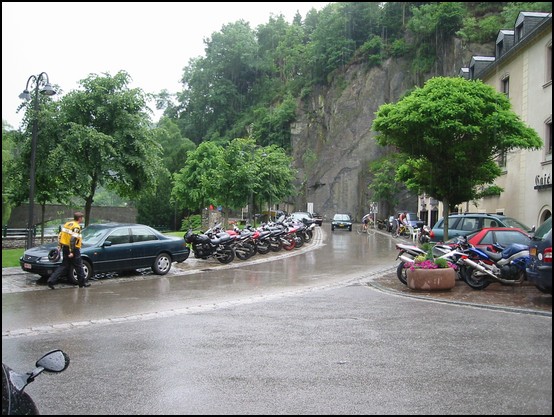 Pacha sous la pluie